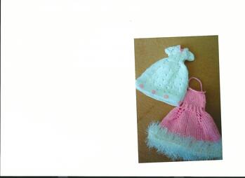 selbst entworfene Barbiekleidchen