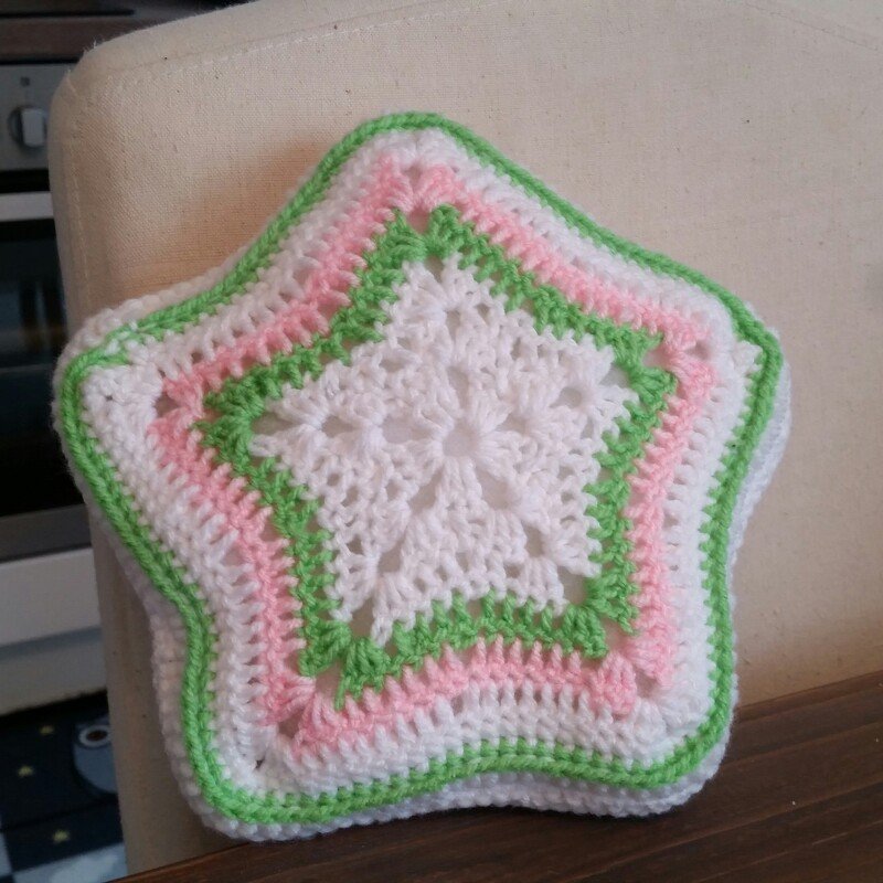 Häkelanleitung Sternkissen