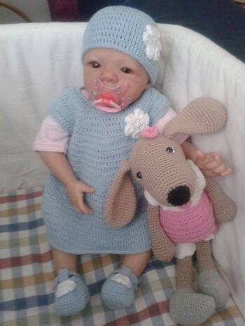 Babykleid mit Mützchen und Schuhe :)