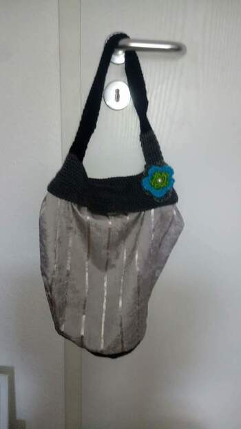 Meine erste Tasche gehäkelt. Sehr tolle und einfache Anleitung