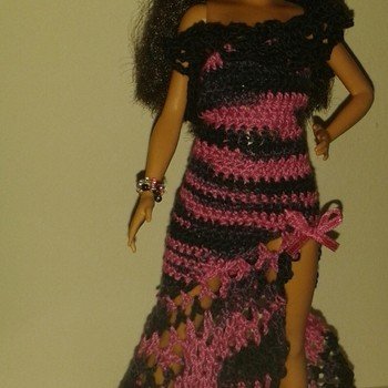 Carmen heißt das mädcgen, Mich hat die Barbiekleidersucht gepackt, Kleid habe ich selbst entworfen