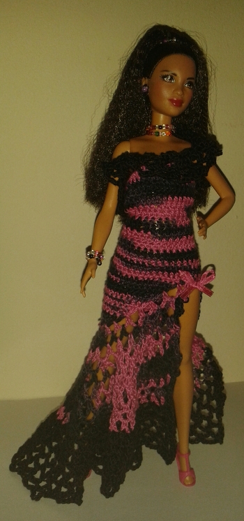 Carmen heißt das mädcgen, Mich hat die Barbiekleidersucht gepackt, Kleid habe ich selbst entworfen