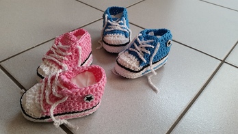 Ein herzliches Dankeschön an Roswitha - Zwergerlstrick - für diese tolle Anleitung.  Alles ist total super erklärt mit Bildern. Es macht richtig Spaß die Chucks zu häkeln.