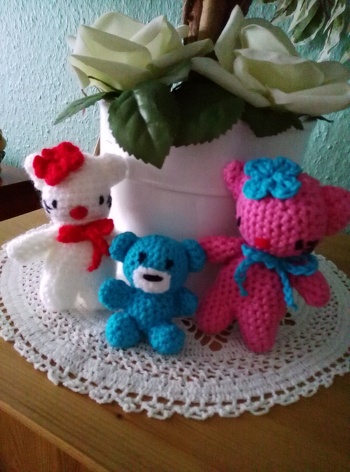 Meine ersten Amigurumis nach Videos von Nadelspiel und Niggy Arts