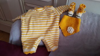 Für die Tochter einer lieben Kollegin, gestrickt nach einer Anleitung von Schachenmayr