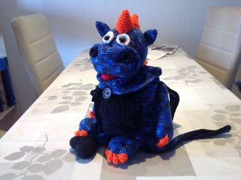 Die Anleitung war super. Man sollte aber geübt sein um evtl. kleine Patzer ausgleichen zu können. Auch bei mir ist leider nicht alles glatt gegangen. Man braucht aber 4 Ringe für die Träger.