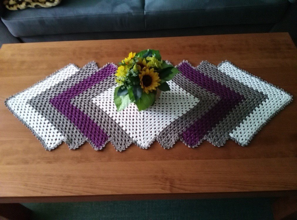 Crochet / pattern / Tablerunner