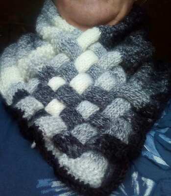 HALLO, HABE WIEDER EINS FERTIGGESTELLT.  FINDE ES MEGA SCHÖN, DURCH DEN FARBVERLAUF.
MACHT AUCH VIEL SPAß ZU ERARBEITEN.