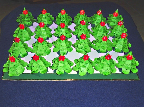 Adventskalender – kleine Tannenbäume – Bastelvorlagen mit Anleitung