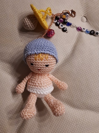 hab ich für eine liebe Kollegin gehäkelt, die aus dem Babyjahr wieder zurück ist. Sie hat sich mega gefreut.
