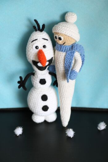 Eisige Freunde :). Olaf nach Anleitung  von onedocwoof  und Eiszapfenwichtelchen  nach Anleitung von  Babsie's Hook.