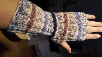 Nach einer Anleitung von Strickforum gearbeitet, ging flott und passen prima