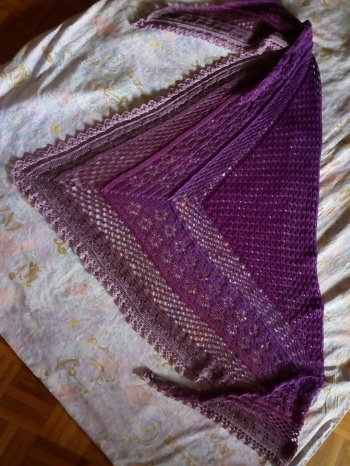 Mein Prairie, Foto und Arbeit meins. Anleitung von Michaela Schmidt -Förster.
Danke fas ich beim Cal dabei sein durfte, hat sehr viel Spaß gemacht das Tuch zu häkeln.