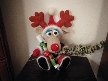 Der kommt immer wieder gut als Geschenk - dieses Jahr für meine Schwiegertochter.
Und selbst mein Sohn, der weder mit Weihnachten noch mit Handarbeiten was am Hut hat, findet ihn super ;-)