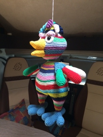 Der Paradiesvogel entstand letztes Jahr im Urlaub...........ich hatte mir einfach meine Restekiste mit Catania Baumwolle samt Anleitung mitgenommen.