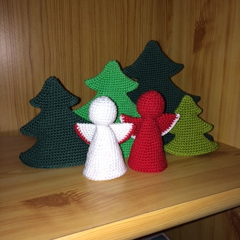 Die Weihnachtszeit ist zu Ende und meine kleinen Engelchen kommen wieder in die Kiste ....... bis zum nächsten Weihnachtsfest.
Danke für die super Anleitung !