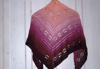 Eines meiner ersten Tücher. Tolles Übungsprojekt Dank der guten Beschreibung und da nur Basiskenntnisse benötigt werden.