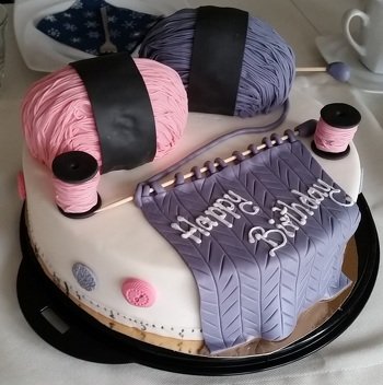 Ist das mal eine GEBURTSTAGSTORTE1
Mit dem Lieblingshobby dekoriert