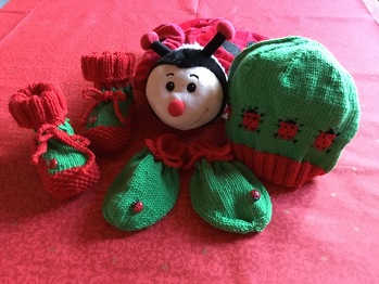 Ein Glücksset für die kleine Hanna. Kann die Anleitung von Maschenspiel nur empfehlen, sehr gut beschrieben, auch für Anfänger geeignet und das Ergebnis zuckersüß. Habe dieses Set an zum Jahresanfang verschenkt.