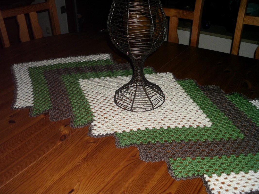 Crochet / pattern / Tablerunner