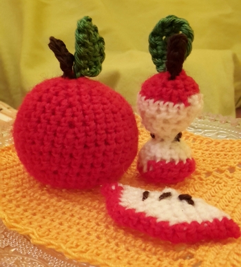 Gehäkeltes Dreierlei vom Apfel :D
