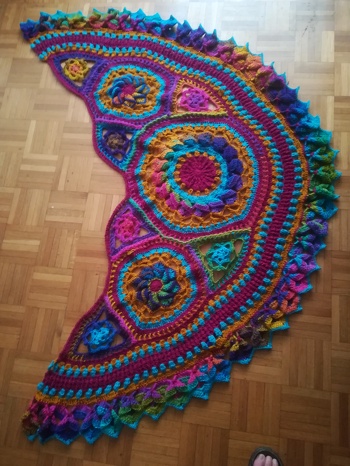 PRACHTTUCH VIKTORIA von Petra Perle aus 8 Knäuel Nako Vals Häkelnadel 5, eine super tolle Anleitung, hat viel Spaß gemacht und war nicht mein letztes Tuch dieser Art