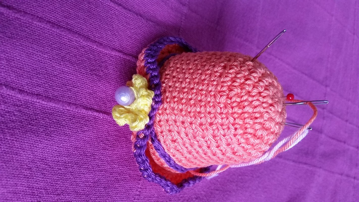 Omis Nadelkissen Hütchen - Kostenlose Häkelanleitung