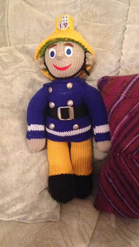 Strickanleitung Feuerwehrmann ca. 40 cm groß