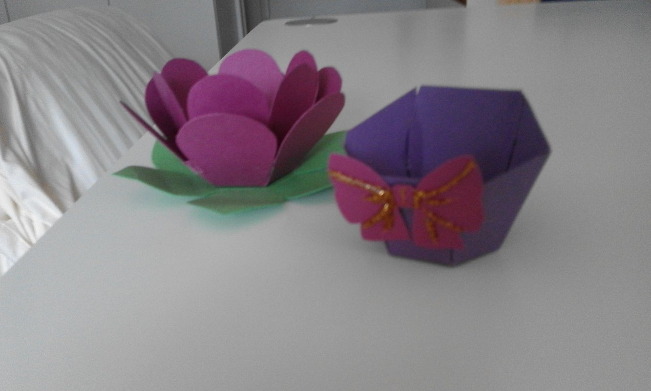 Eierbecher mit Schleifen – Bastelanleitung und Vorlagen