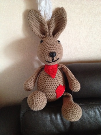 Mein Hase Valentino.
Nach einer Anleitung von Fräulein Butterblume.
Super Anleitung und gut nachzuarbeiten.