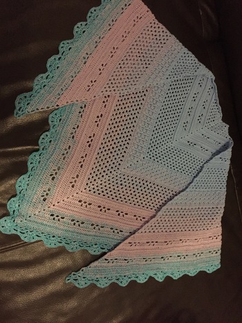 Tuch Atlantik von WollholicClaudia. Die Anleitung ist super geschrieben und lässt sich sehr gut umsetzen:-)