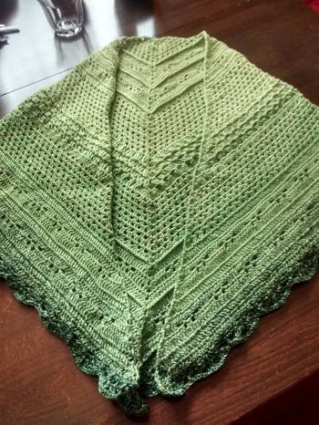 Eine tolle Anleitung von Woolholic Claudia. Es hat sehr viel Spaß gemacht und ich habe alles sehr gut verstanden.Das Tuch Atlantic ist wundervoll