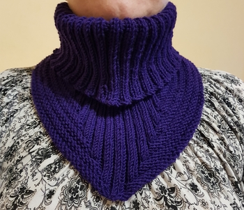 Treppenviertel Cowl. Halswärmer gestrickt.