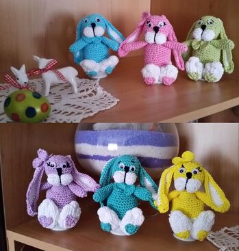 meine 2. kleine Hasenbande ist fertig und das Ostersonntagsfrühstücksei bleibt fröhlich gewärmt.
Habe die Häschen etwas verändert, aber im Großen Ganzen bleibt es die Anleitung von RolisWollis