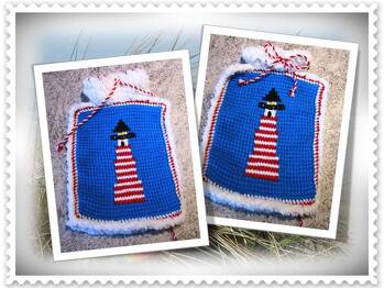 Ich habe eine Anleitung abgewandelt und tunesisch gehäkelt.
Eine Überraschung für meinen Mann der Leuchttürme und Wärmflaschen liebt.