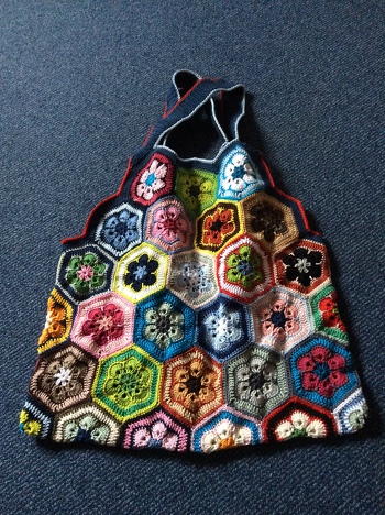 Aus kleinen, einzelnen Grannys entstand diese Tasche !