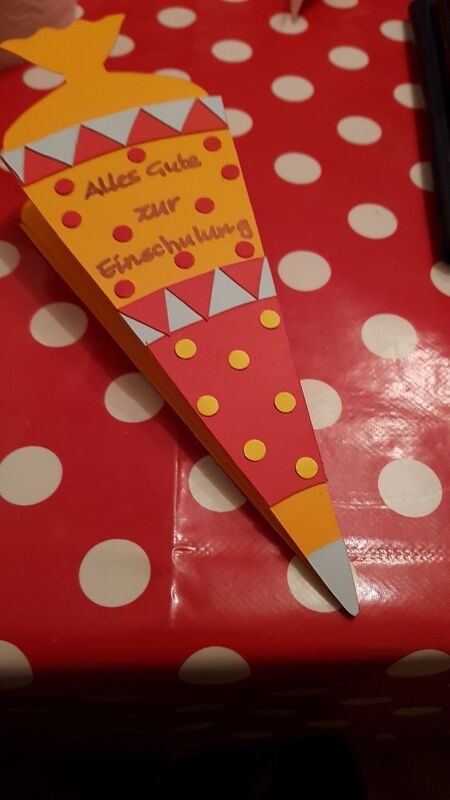 Einschulungskarte mit Behälterfunktion – Bastelvorlagen mit Anleitung