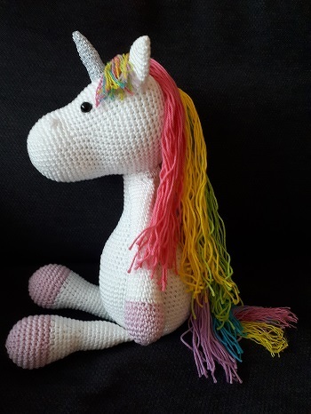 Mein Einhorn ist endlich fertig, es kann also auf die Reise gehen. (russ. AL kostenl gefunden bei handcraft-studio.com)
Das sind meine Bilder und selbst nach AL gehäkelt, also keine Fremdfotos.