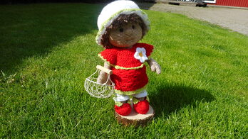 meine süße erdbeere ( von pollyundpaule ) auf dem weg die ersten beeren zu pfücken. danke für die tolle anleitung.