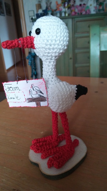 Tolle Anleitung von Mandy Wegner..nur die Füsse haben mir nicht gefallen..deshalb hab ich welche gehäkelt die mir besser gefallen..aber sonst..sehr knuffiger Kerl..