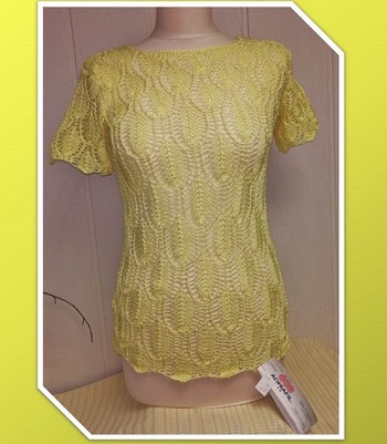 Gestrickt von einer lieben Freundin aus 250 g Adriafil Uno A Ritorto 5. Dieses Unikat befindet sich als Ausstellungsstück in Traudelina's Laden S' Wollkörberl in Bernau am Chiemsee.