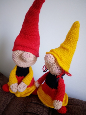 Zwei Fussball verrückte Zipfelchen. Die Anleitung ist von Wollbine und wie immer ganz toll.