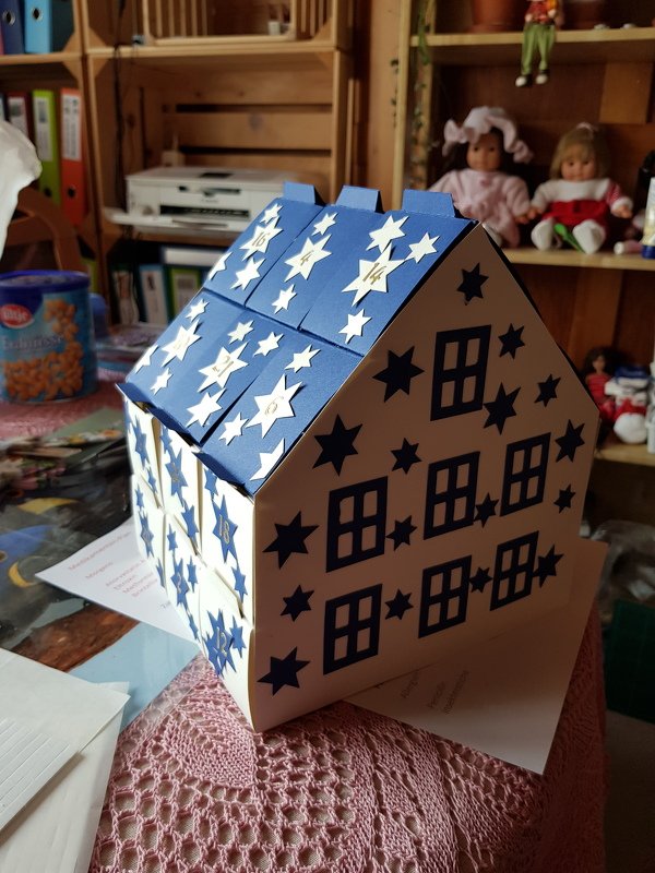 Adventskalender – Häuschen  – Bastelanleitung und Vorlagen