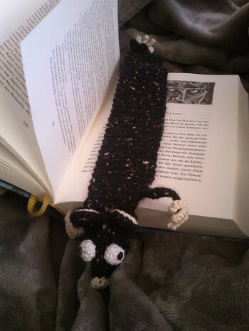 Ich liebe es Lesezeichen herzustellen. Ich lese sehr gerne und überall schauen nun solche süßen Tiere heraus. ^^