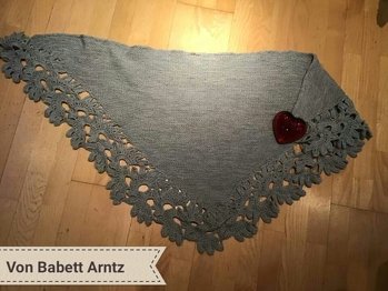 Madame Rosé wurde von Babett Arntz gestrickt und gehäkelt.  Babett hatte auch die gleiche Wolle aus dem Hause Pascuali erstellt