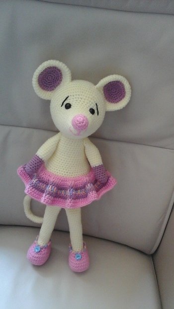 Sehr schöne Anleitung von  Mtinitoon,  kommt jetzt  noch der Mausjunge dazu !