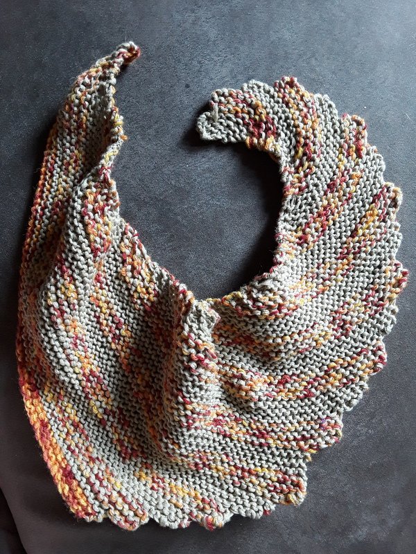 Strickanleitung Drachenschal, Drachenschwanz, Stola, Dreiecktuch, Schal mit kleinen Wellen