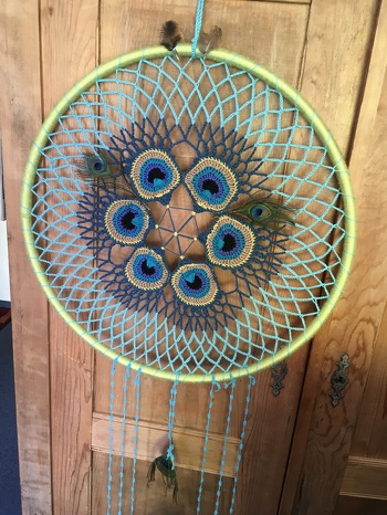 Ein Geschenk ist fertig ging gut nach zu arbeiten mit Freude