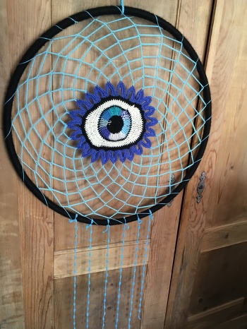 Eye Catcher traumfänger wachendes Auge gehäkelt nach Petra Perle
Tolle Anleitung zu empfehlen hier das Ergebnis hat viel Spaß gemacht