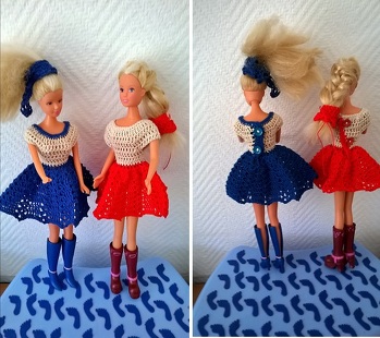 Danke für die Anleitung, sie war sehr einfach nachzuarbeiten. Ich habe die Kleidchen mit Knöpfen verschlossen, so ist es für meine kleine Enkelin leichter sie wieder auszuziehen.
Anleitung:von Schnuckelina